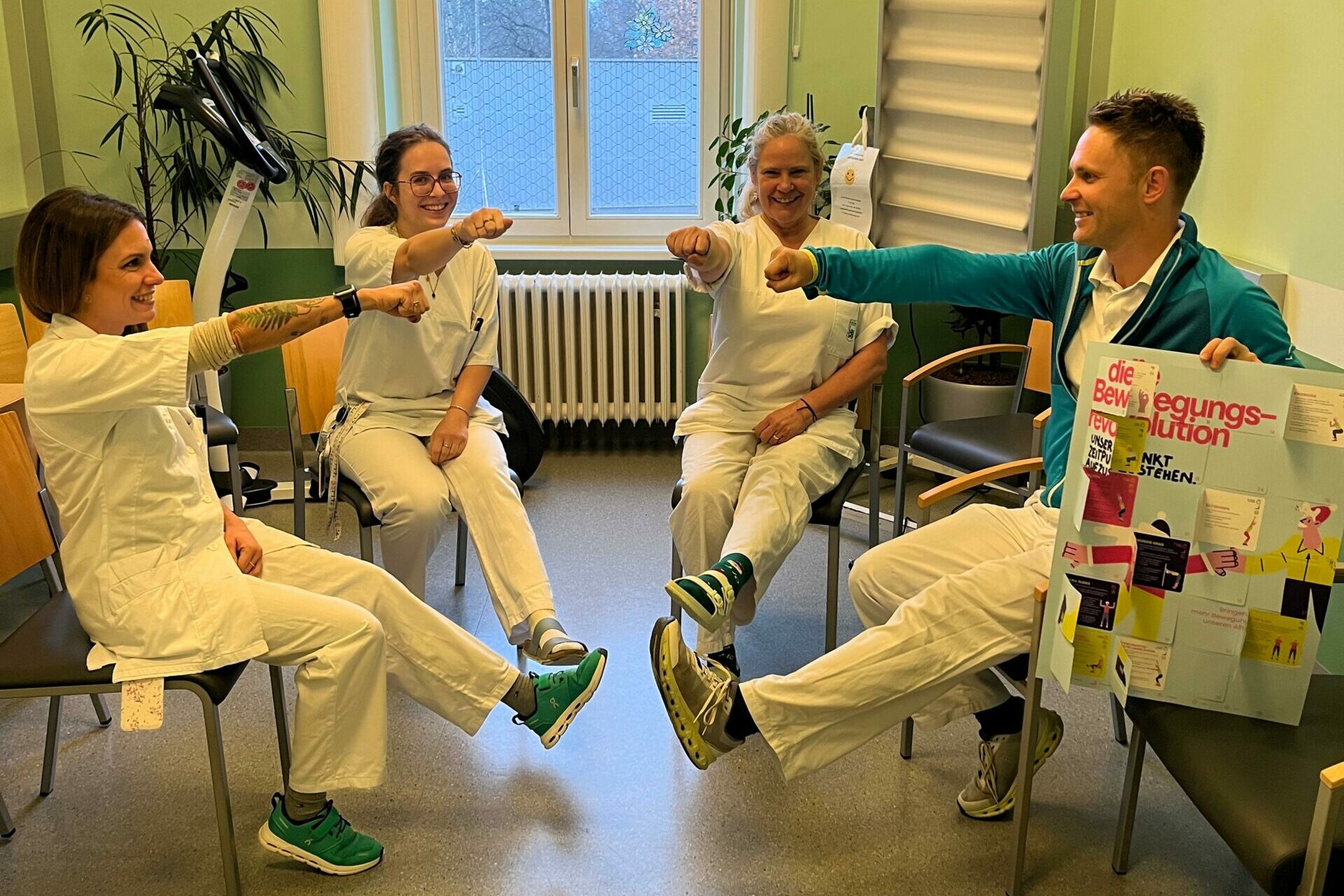 Bewegungsrevolution bringt Schulen, Seniorenzentren, Firmen und Ordinationen im Advent täglich in Schwung